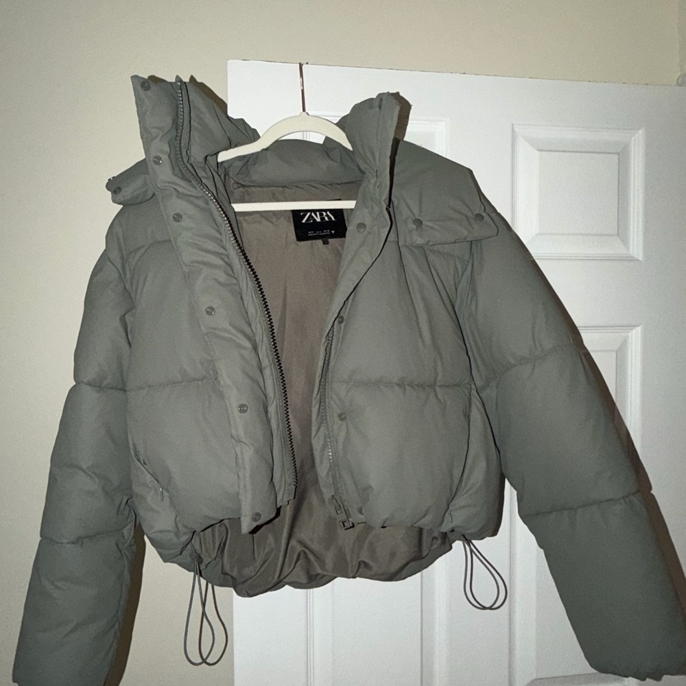 Zara Cropped Puffer Jacket in Olive